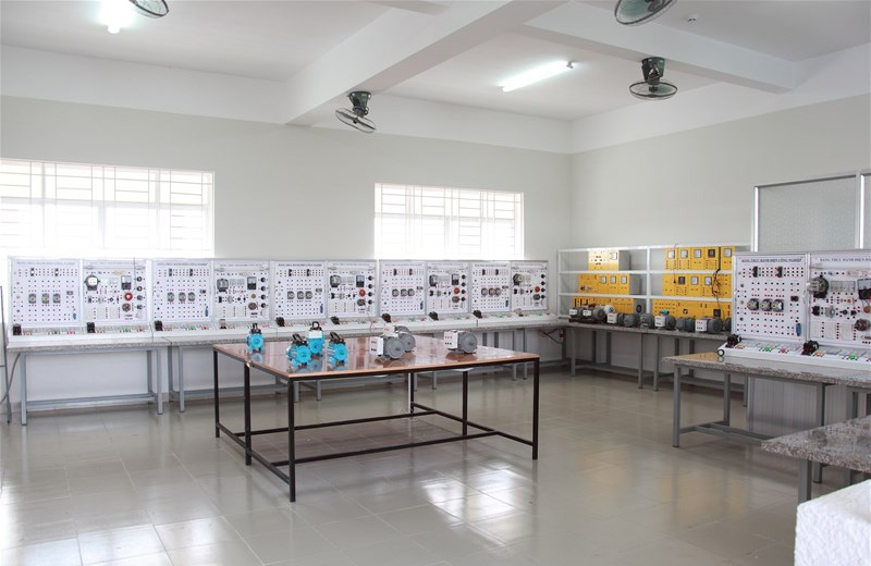 Mô Hình LAB Thực Tế: Cầu Nối Giữa Lý Thuyết Và Triển Khai