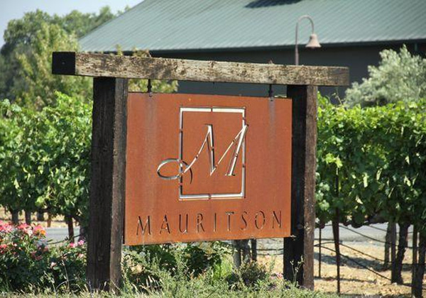 <p style="text-align: center;"><strong id="docs-internal-guid-43cd33a8-7fff-3c5f-5280-45f630654acc">Bảng hiệu Rỉ s&eacute;t</strong></p>