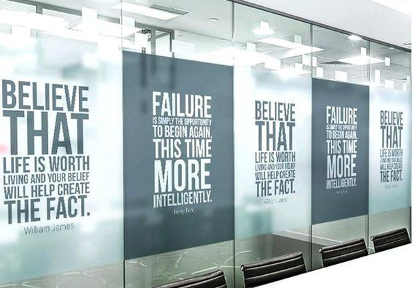 <p style="text-align: center;"><strong>D&aacute;n Decal văn ph&ograve;ng</strong></p>